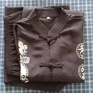 A nice kung fu style uniform for women.